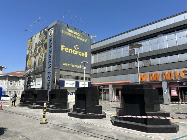 Fenerbahçe'de heykeller taşınıyor